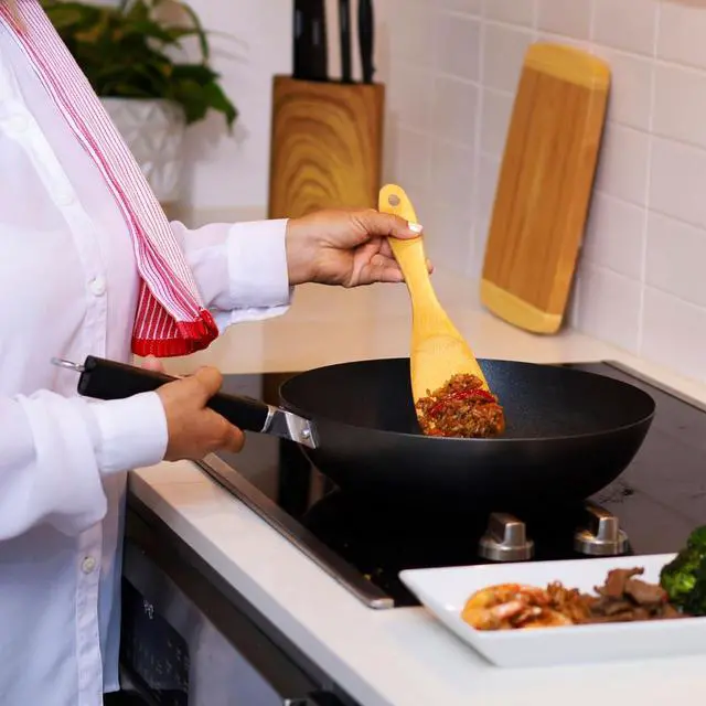 Alt view image 4 of 7 - JOYCE CHEN Professional Series 12-Inch Carbon Steel Excalibur Nonstick Stir Fry Pan with Phenolic Handle
