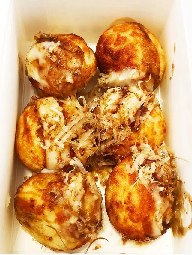 Alt view image 6 of 7 - Japan large aperture takoyaki pan,cake mold baking pan,making masa (rice pancake),fry eggs,Poffertjes pan,Appam pan,Banh khot pan,Masa pan,cupcake pan,takoyaki maker,Nonstick,0.95kg(7 Hole)