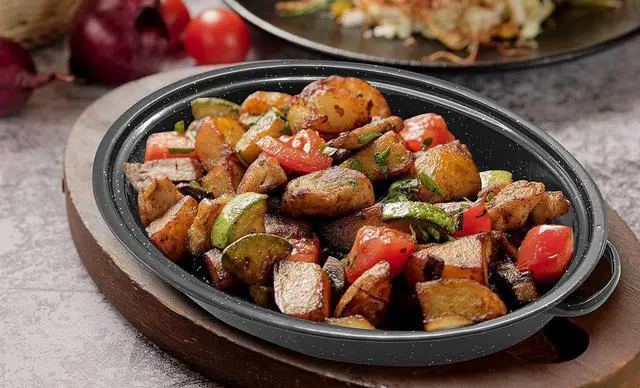 Alt view image 4 of 5 - Granite Roasting Pans, Black (15" Oval Roaster Pan With Lid)