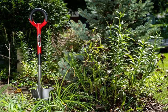 Alt view image 2 of 7 - Radius Garden 22011 Root Slayer Shovel, Red
