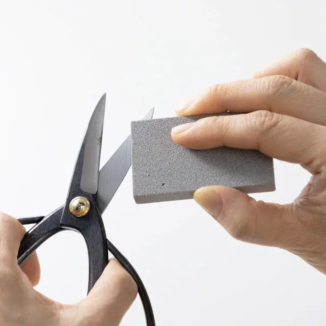 Alt view image 7 of 7 - Wazakura Japanese Sap Rust Eraser for Blades, Garden Scissors, Bonsai Tools, Floral Hasami Shears, Made in Japan - Sap Eraser