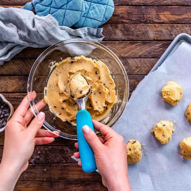 Alt view image 6 of 7 - Stainless Steel Ice Cream Scoop - Professional Ice Cream Scooper with Comfortable Non-Slip Rubber Grip - Heavy-Duty Dishwasher-Safe Baller Scoop - BlauKe®