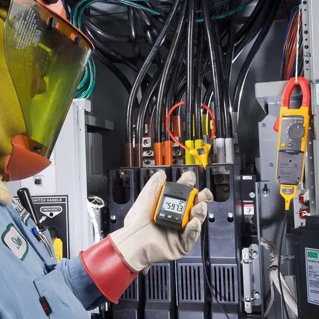 Alt view image 2 of 7 - Fluke 381 Remote Display True-RMS AC/DC Clamp Meter with iFlex AC/DC Voltage