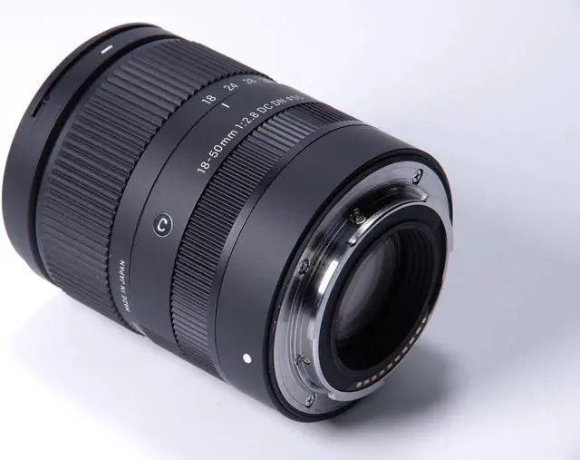 Alt view image 3 of 3 - Sigma 18-50mm f/2.8 DC DN Contemporary Lens for Sony E - 7PC Accessory Bundle
