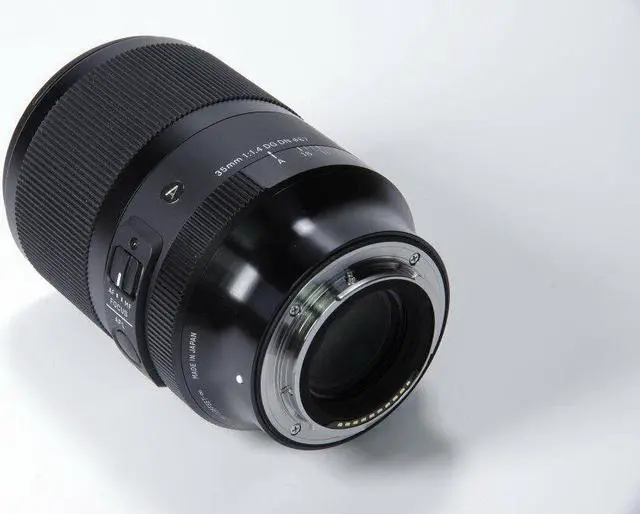 Alt view image 3 of 4 - Sigma 35mm f/1.4 DG DN Art Lens for Sony E 303965 - 10PC Accessory Bundle