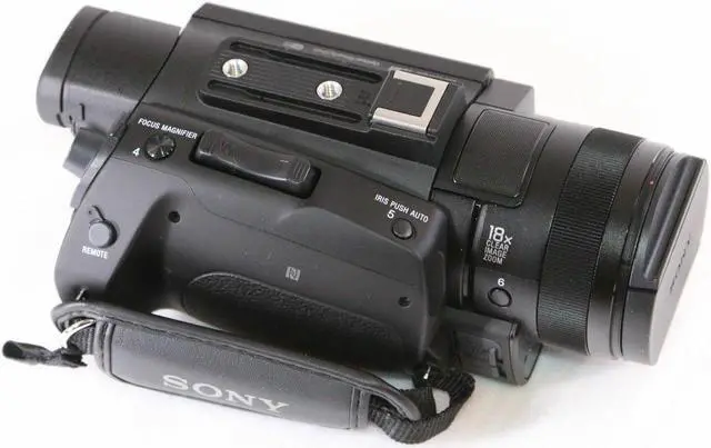 Alt view image 3 of 4 - Sony PXW-Z90V 4K HDR XDCAM with Fast Hybrid AF + 32GB + Gadget Bag Bundle