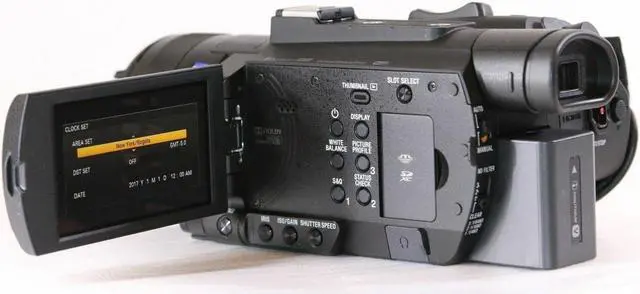 Alt view image 4 of 4 - Sony PXW-Z90V 4K HDR XDCAM with Fast Hybrid AF + 32GB + Gadget Bag Bundle