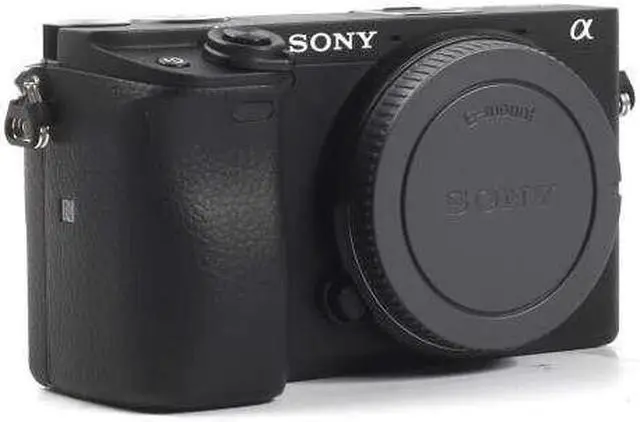 Alt view image 2 of 3 - Sony Alpha a6400 Mirrorless Digital Camera with 18-135mm Lens - ILCE-6400M/B