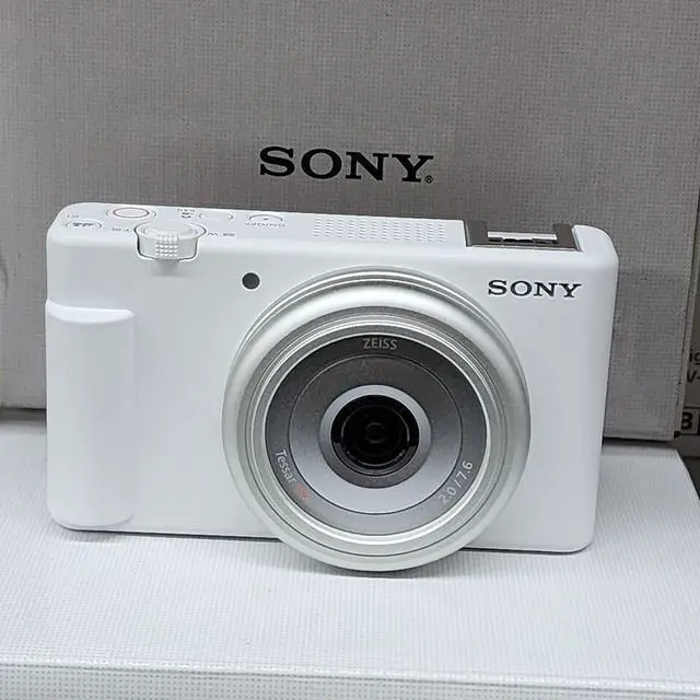 Alt view image 2 of 3 - Sony ZV-1F Vlogging Camera (White) ZV1F/W - 7PC Accessory Bundle
