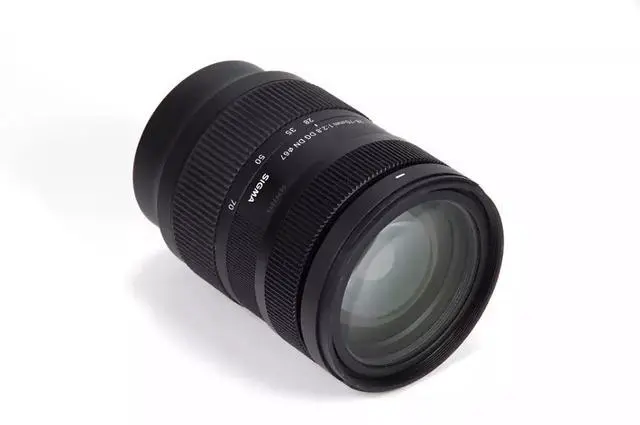 Alt view image 2 of 2 - Nikon NIKKOR Z 135mm f/1.8 S Plena Lens 20123 - 7PC Accessory Bundle