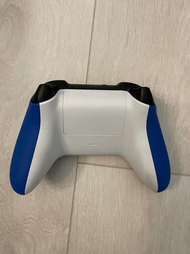 Alt view image 7 of 9 - Microsoft QAU-00001 Xbox Series X Wireless Controller