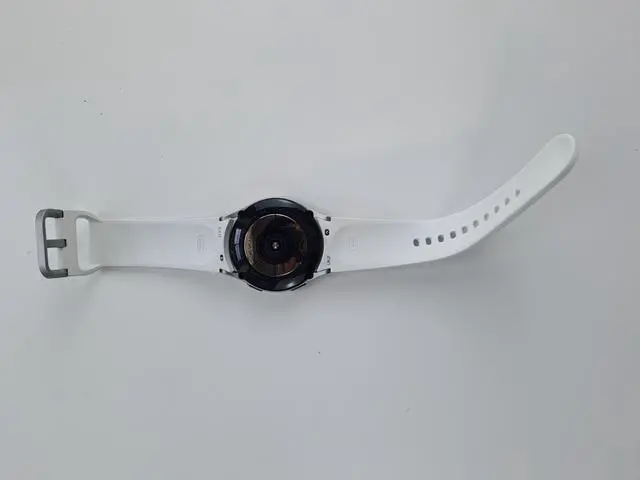 Alt view image 4 of 4 - Samsung Galaxy Watch 4 Silver