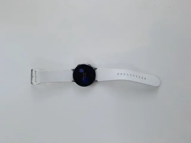 Alt view image 3 of 4 - Samsung Galaxy Watch 4 Silver