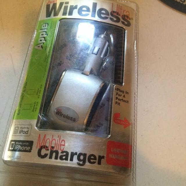 Alt view image 2 of 3 - Just Wireless Ultra Mobile Charger , for iphone 3g,for ipad nano 3,4, for ipod4