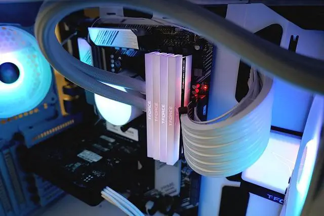 Alt view image 5 of 6 - TEAMGROUP T-Force Xtreem ARGB 3600MHz CL18 32GB (2x16GB) PC4-28800 Dual Channel DDR4 DRAM Desktop Gaming Memory Ram (White) - TF13D432G3600HC18JDC01