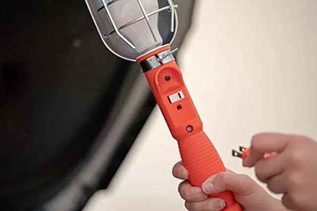 Alt view image 3 of 5 - Woods 0691 691 Med Duty Trouble Light, 16/3, 25' SJTW, Metal Guard, &Outlet, 25 Foot, Orange, 25 Foot