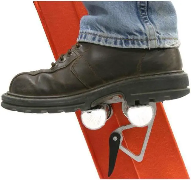 Alt view image 7 of 7 - Werner (D6208-1) Single Ladder, Fiberglass