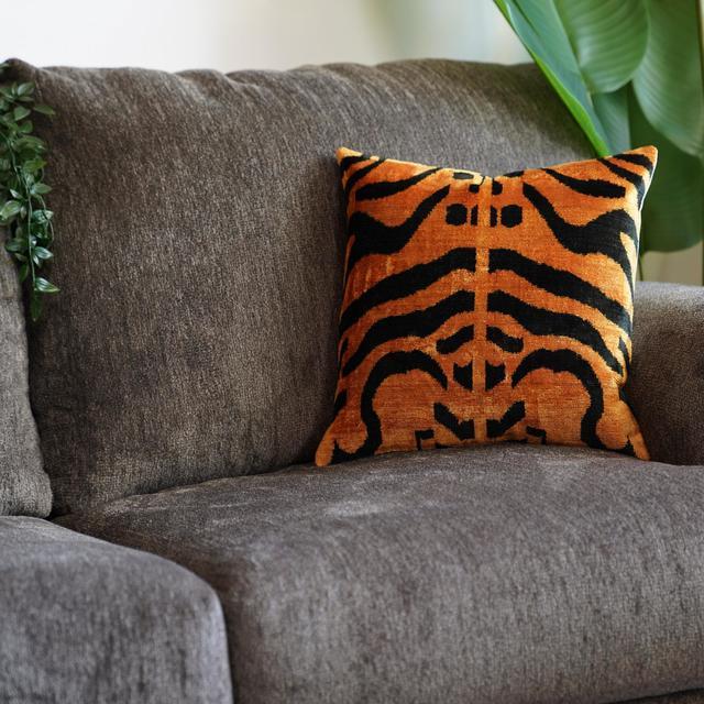 Canvello Handmade Tiger Print Velvet Throw Pillow with Down Insert - 16x24 in