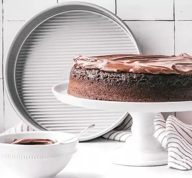 Alt view image 3 of 5 - USA Pan Durable Nonstick Round Shape 4", 6" & 8" Cake Pan Set- Pack of 3