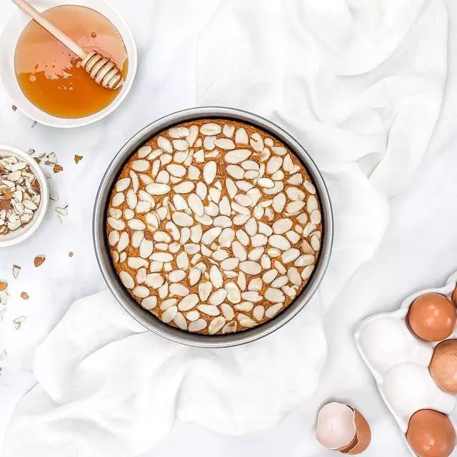 Alt view image 5 of 5 - USA Pan Durable Nonstick Round Shape 4", 6" & 8" Cake Pan Set- Pack of 3