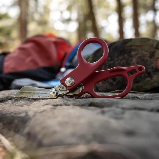 Alt view image 4 of 6 - Leatherman Raptor Response Pocket Size 4 Tool Stainless Steel Multitool, Crimson