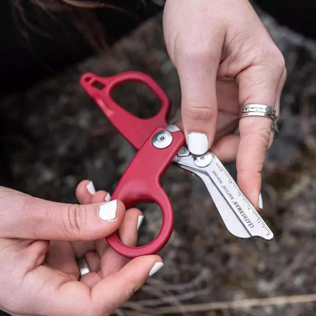 Alt view image 5 of 6 - Leatherman Raptor Response Pocket Size 4 Tool Stainless Steel Multitool, Crimson