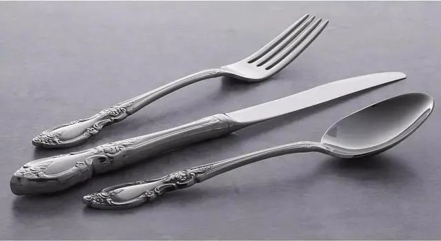 Alt view image 5 of 5 - Oneida Louisiana 45-Piece Service For 8 Flatware Set, Silver