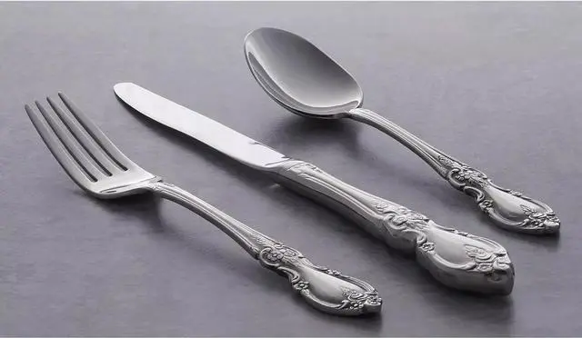 Alt view image 4 of 5 - Oneida Louisiana 45-Piece Service For 8 Flatware Set, Silver