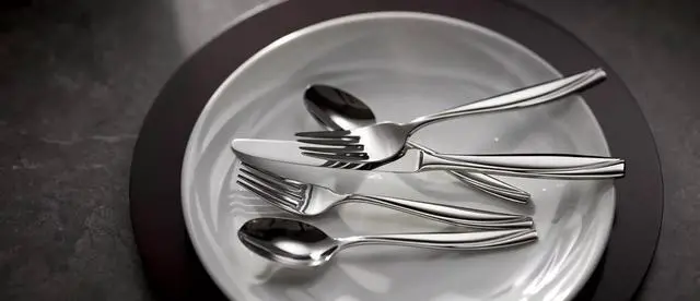 Alt view image 4 of 5 - Oneida Camlynn Mirror 45 Piece Flatware Set, Stainless Steel, Service for 8