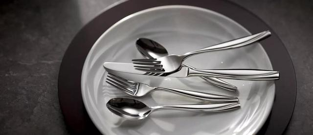 Alt view image 2 of 5 - Oneida Camlynn 53-Piece Flatware Set, Service for 8, Silver
