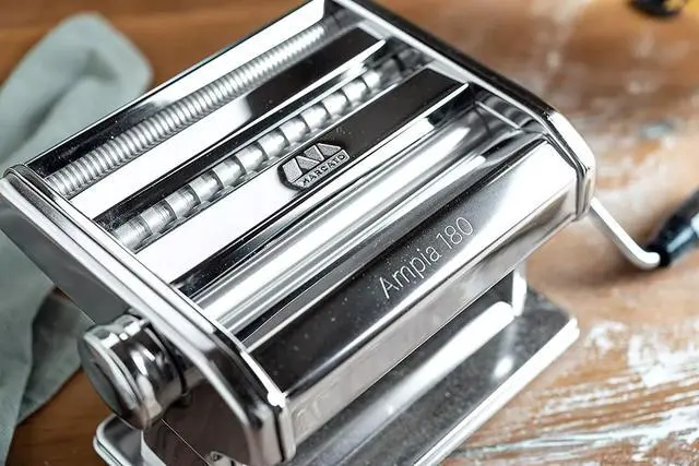 Alt view image 2 of 3 - Marcato Ampia 180 Classic Pasta Machine, Makes Lasagne, Fettuccine & Tagliolini