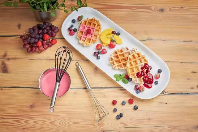 Alt view image 4 of 5 - Rösle 10.6-inch Stainless Steel & Silicone Balloon Egg Whisk, 6 Wire