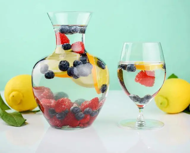 Alt view image 4 of 4 - Riedel 1460/13 Classic Machine-Blown Fine Crystal Glass Apple NY Decanter, Clear