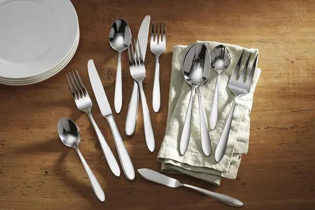 Alt view image 3 of 5 - Oneida Mooncrest Stainless Steel 45-Piece Flatware Set, Service for 8, Silver