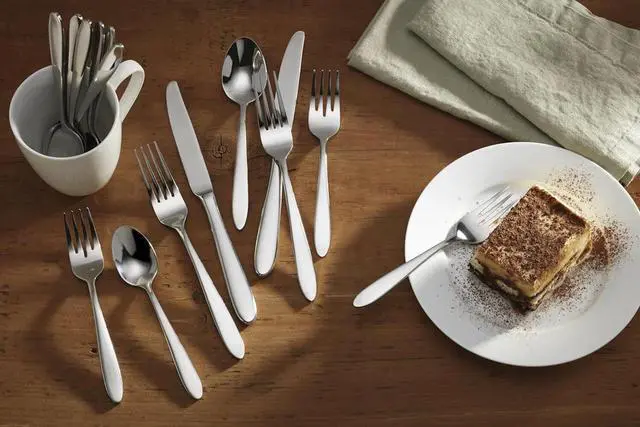 Alt view image 5 of 5 - Oneida Mooncrest Stainless Steel 45-Piece Flatware Set, Service for 8, Silver