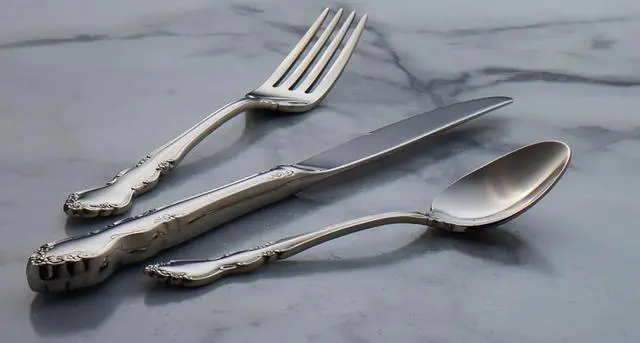Alt view image 3 of 3 - Oneida Dover 45 Piece Stainless Steel Fine Flatware Set, Service For 8, Silver
