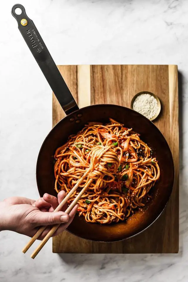 Alt view image 5 of 5 - De Buyer Premium MINERAL B Steel 2.5L Wok, Suitable for Induction, Silver