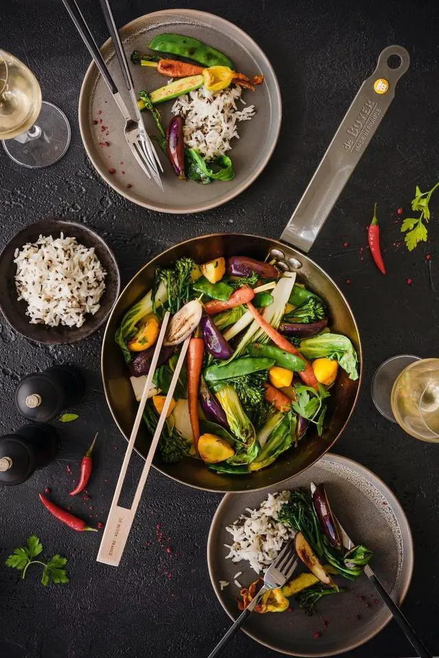 Alt view image 4 of 5 - De Buyer Premium MINERAL B Steel 2.5L Wok, Suitable for Induction, Silver