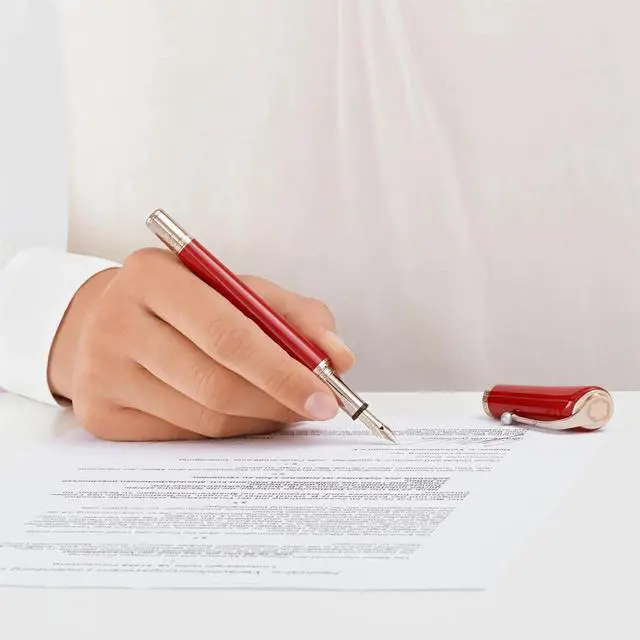 Alt view image 3 of 5 - Montblanc 132116 Muses Marilyn Monroe Special Edition Fountain Pen, Red