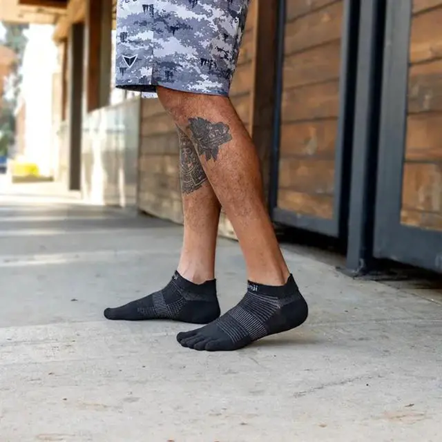 Alt view image 3 of 4 - Injinji Unisex Run Lightweight No-Show Toe Socks, Black, Large