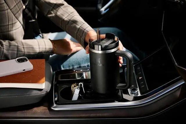 Alt view image 4 of 6 - STANLEY Quencher H2.0 Flowstate 3-Position Straw Lid Tumbler 40oz, Cranberry