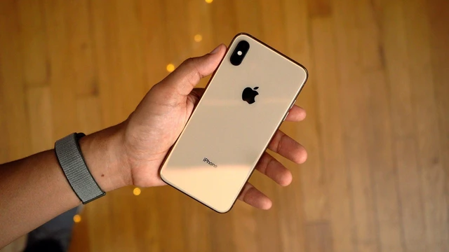 Alt view image 6 of 7 - Apple iPhone XS Max, 256G, Sliver-Unlocked