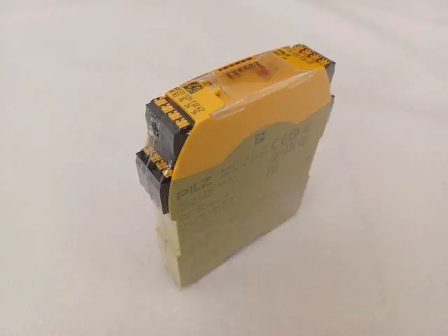 Main image of 1PCS NEW PILZ safety relay PNOZ s4 C 24VDC 3n/o 1n/c 751104