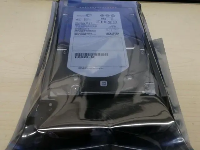 Alt view image 2 of 3 - EMC 600GB 15K 4G FC HDD CX-4G15-600 005049694 005048952 005049033 CX3 CX4 in box