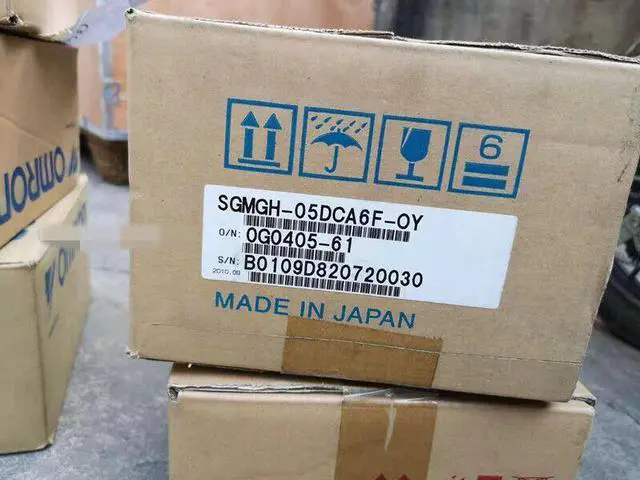 Main image of NEW YASKAWA SERVO MOTOR SGMGH-05DCA6H-OY SGMGH05DCA6HOY FREE EXPEDITED SHIPPING