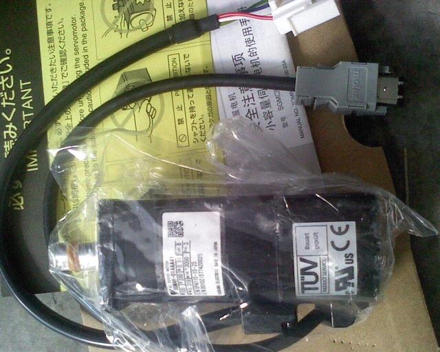 YASKAWA AC SERVO MOTOR SGMAH-01AAA41 SGMAH01AAA41 NEW FREE EXPEDITED  SHIPPING