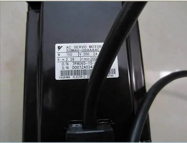 Main image of 1PC YASKAWA AC SERVO MOTOR SGMAH-08AAA4C NEW ORIGINAL FREE EXPEDITED SHIPPING