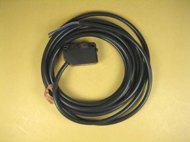 Main image of OMRON E3Z-D62 Photoelectric Switch E3ZD62 Cbale Sensors New