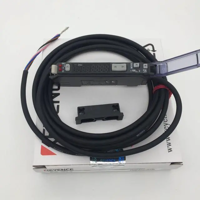 Main image of KEYENCE FS-V33 Digital Display Fiber Amplifier NewKD