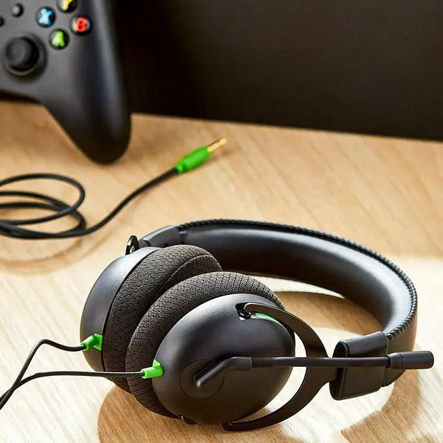 Alt view image 4 of 5 - Wired Video Gaming Headset with 3.5mm Connector, Flip-to-Mute Mic, Lightweight Steel - Black and Green